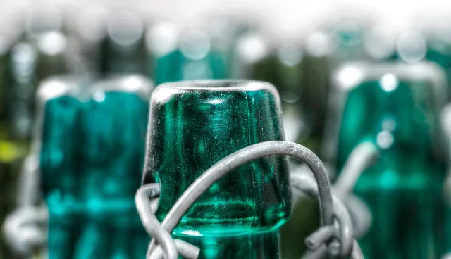 bottiglie, vecchio, vetro, chiusura a scatto, vuoto, vetro verde, verde, contenitori, bottiglie di vetro, contenitori di vetro, avvicinamento, vetro, vetro, vetro, vetro, vetro, verde, verde. Trovare imprese e fornitori locali in Italia: strumenti, directory e criteri