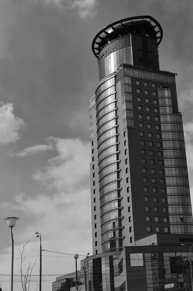 architettura, metropoli, costruzione, grattacielo, ufficio, edificio per uffici, lavoro, impiegato. Verificare la regolarità fiscale di un fornitore: strumenti e limiti